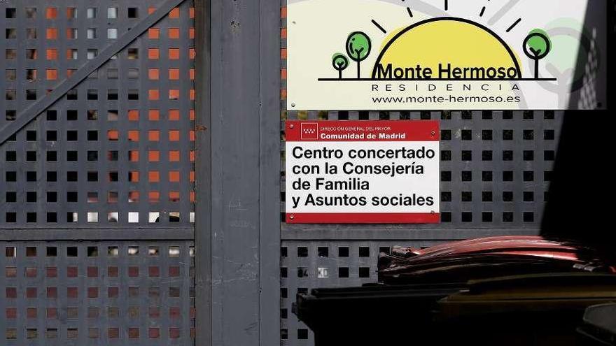 Cartel de la residencia de ancianos y centro de día Monte Hermoso de Madrid. // Eduardo Parra