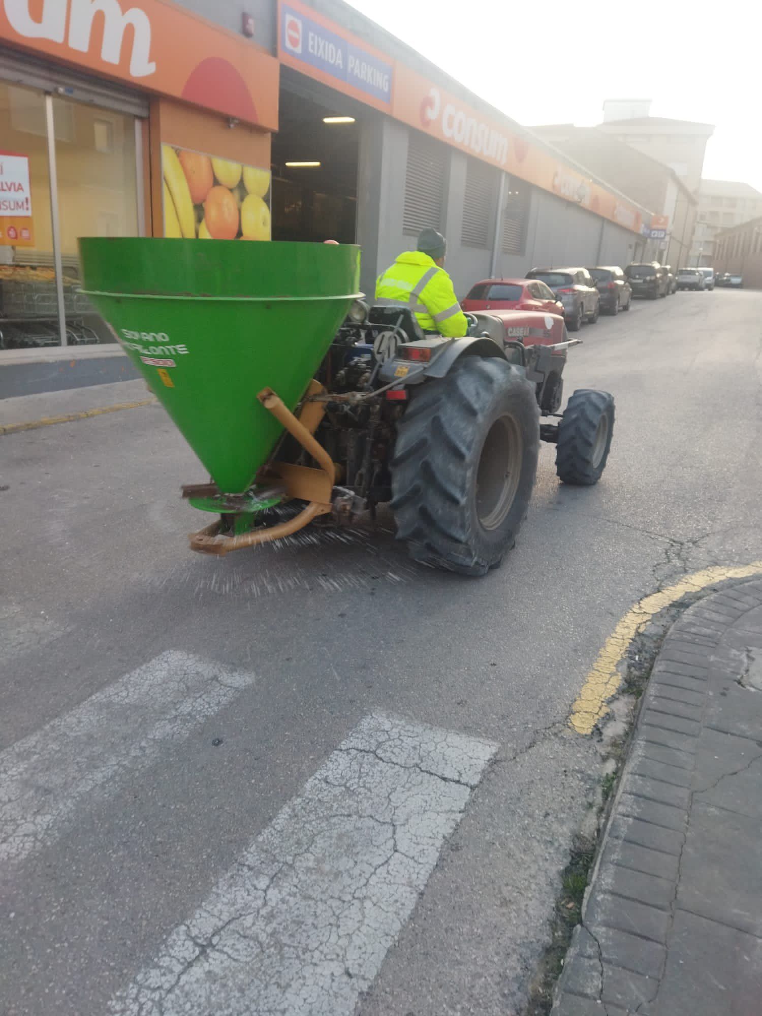 Las temperaturas mínimas se mantienen y la nieve llega a las comarcas de interior