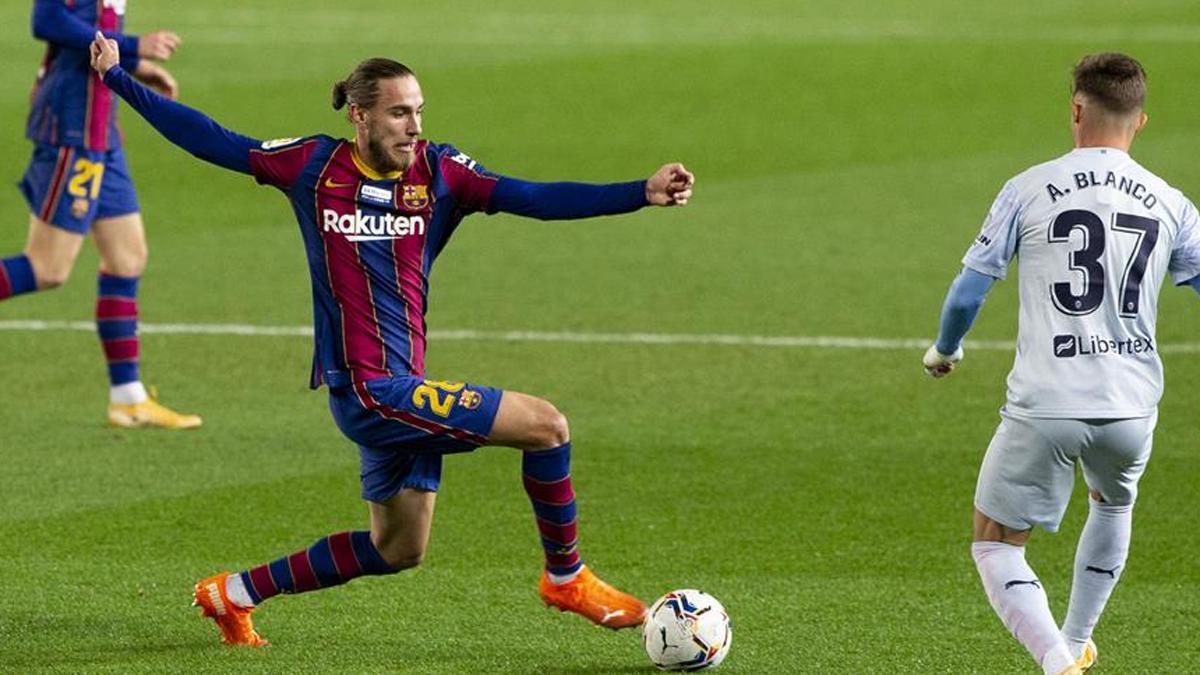 Mingueza corta un balón en el Barça - Valencia