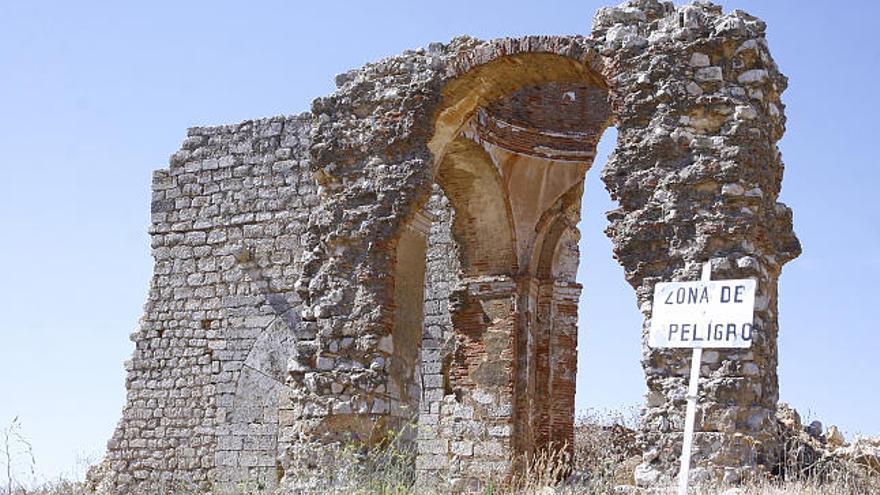 El alcalde de Abezames baraja vender restos de una antigua iglesia «antes de que se derrumben»