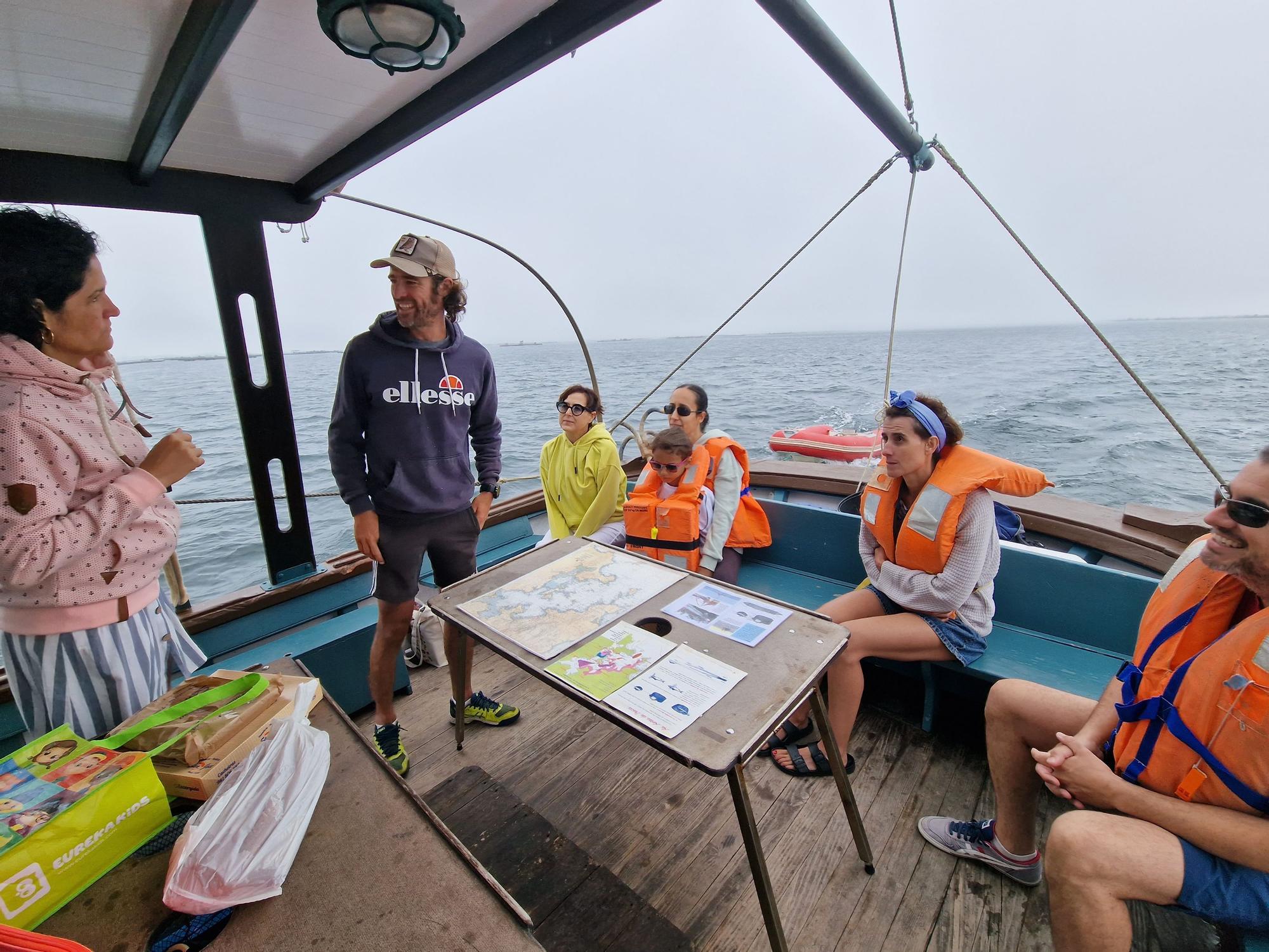 De visita en las Islas Atlánticas de Galicia a bordo del aula flotante "Chasula".