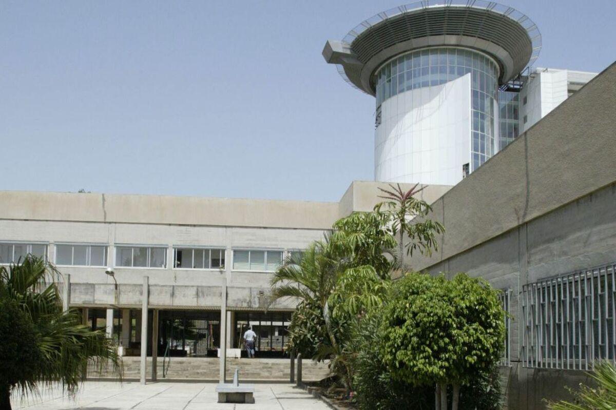 Patio de la Facultad de Medicina de la ULL.