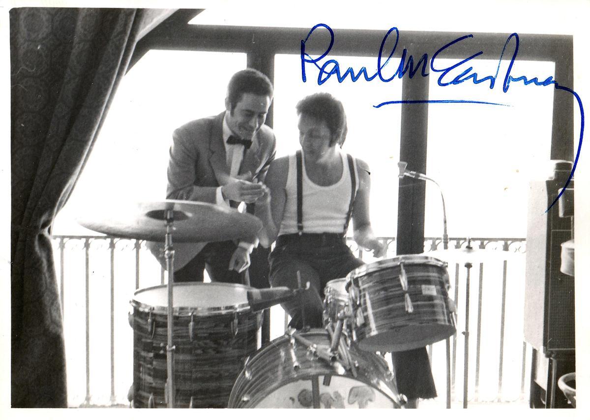 McCartney con Luis Antony, maitre del hotel Montíboli