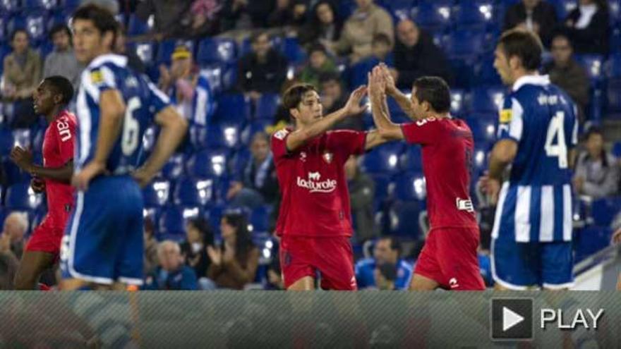 Cejudo y Armenteros celebran uno de los goles del Osasuna.