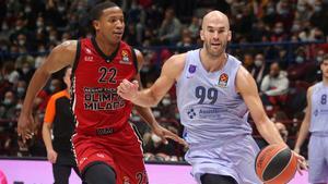 Nick Calathes, en un partido de Euroliga contra Olimpia Milan