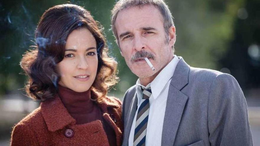 Verónica Sánchez y Fernando Guillén Cuervo, caracterizados para la serie.