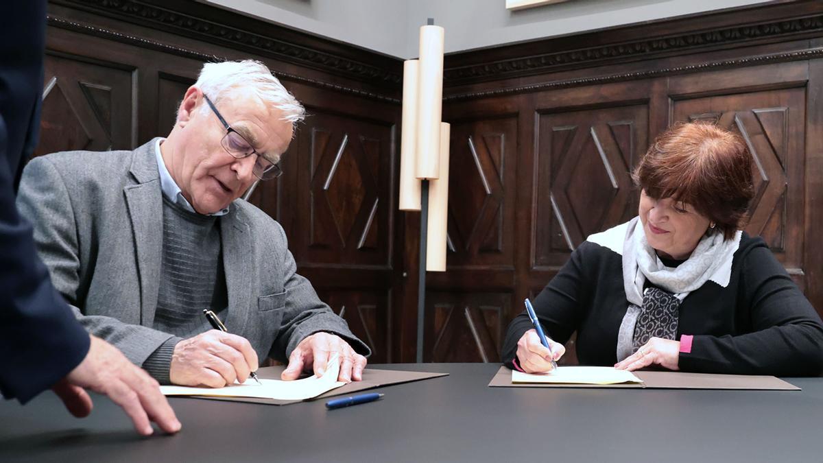 Ribó y Cantó firman el convenio marco para la promoción del valenciano.