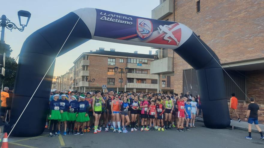 La solidaridad desborda Llanera, con más de 800 inscritos en la carrera de San Silvestre