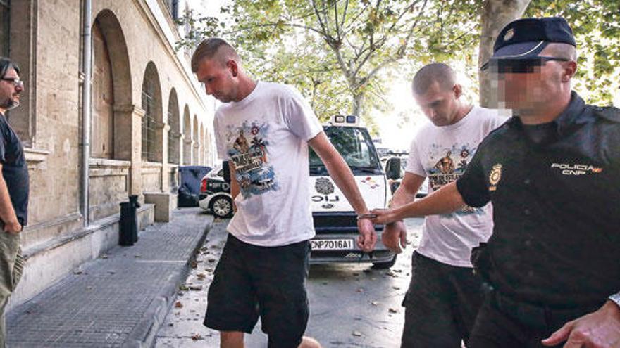 En libertad con cargos los cuatro neonazis alemanes detenidos en Playa de Palma