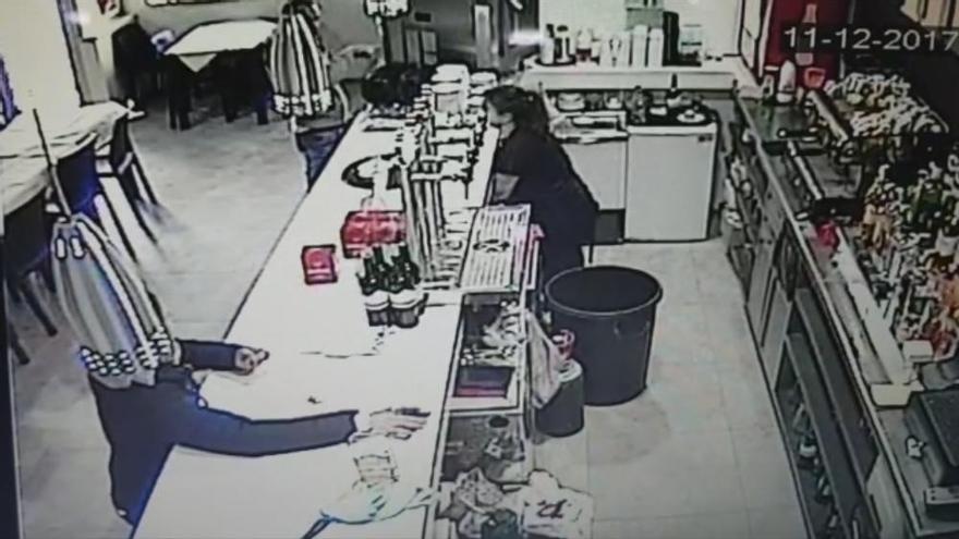 El vídeo de un robo en un restaurante de Xilxes se hace viral en las redes sociales