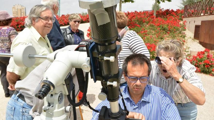 Un telescopio pudo fotografiar el tránsito de Mercurio.