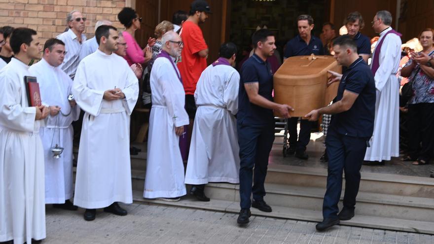 La imágenes del emotivo funeral de mosén Guillermo Sanchis, Hijo Adoptivo de Vila-real