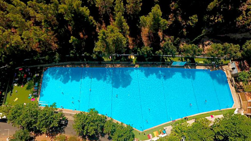 Esta es la provincia de Andalucía que tiene la piscina más larga de toda Europa: con 80 metros de largo y rodeada de los mejores paisajes