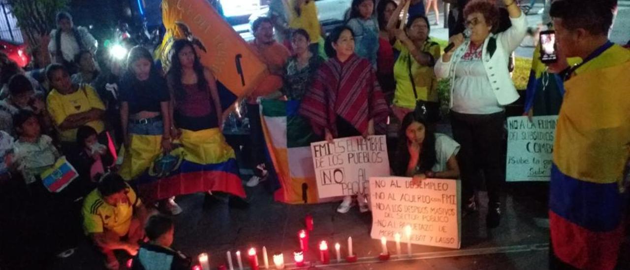 Protestas de la comunidad ecuatoriana en la ciudad de Alicante por la situación que ha vivido su país en los últimos días.