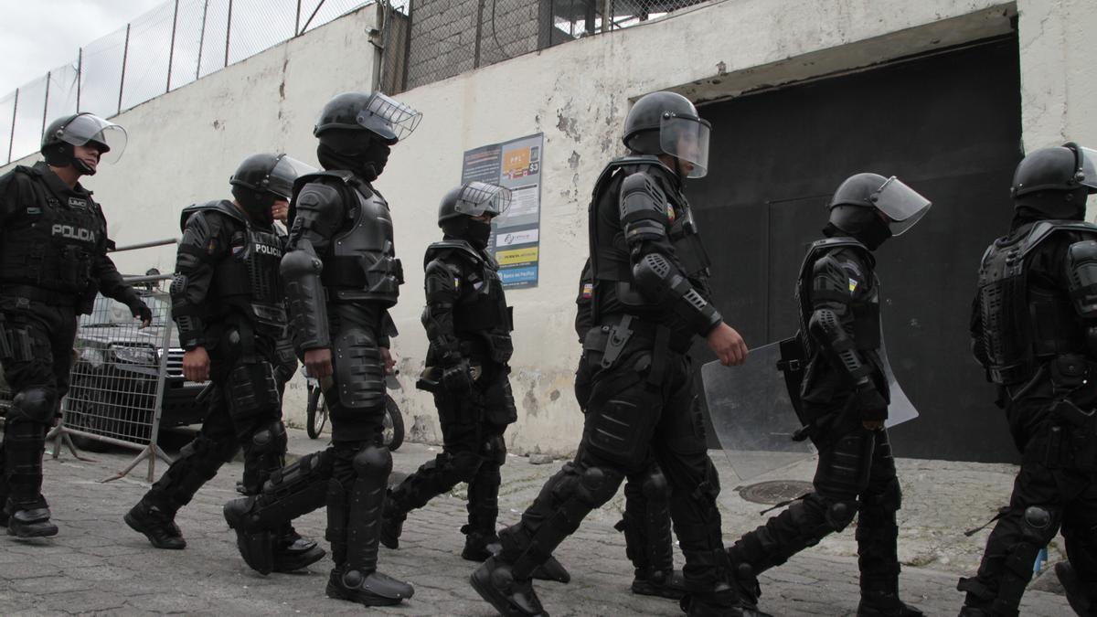 Patrulla de la policía ecuatoriana en Quito, Ecuador.