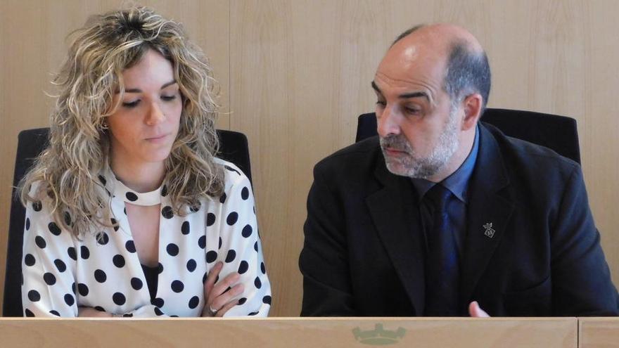 Èlia Tortolero (PSC) i l&#039;alcalde Jordi Solernou (JxSJ)