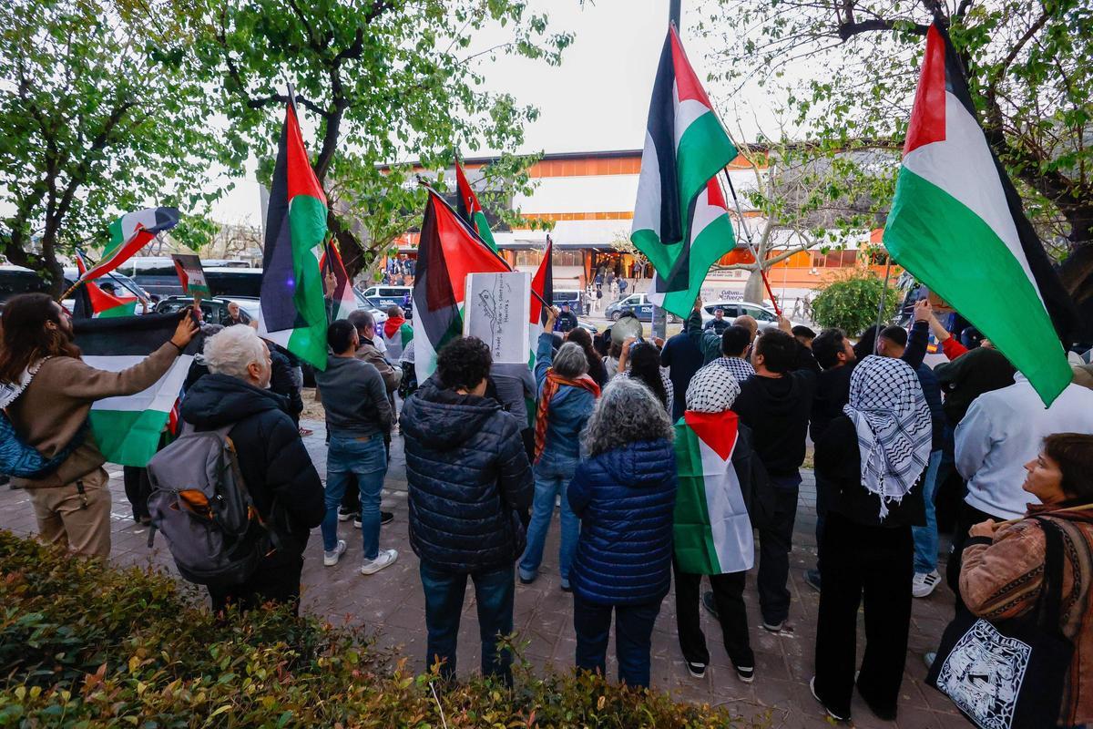 Protesta pro-palestina en el partido jugado en abril en La Fonteta entre Valencia Basket y Hapoel.