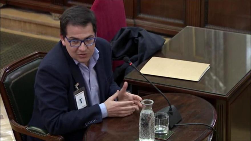 Espejo-Saavedra: la Mesa va admetre a tràmit iniciatives que estaven «en frontal oposició a allò ordenat pel TC»
