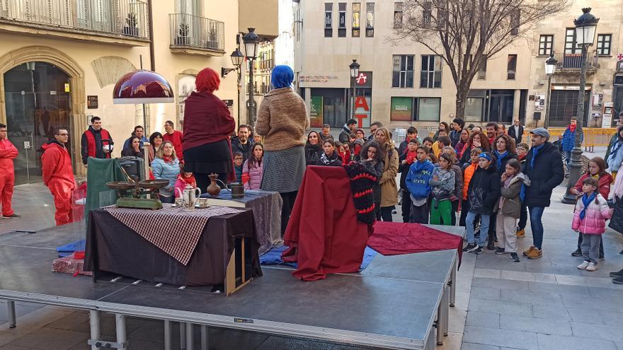 Prop d’un centenar de persones participen en el Joc de Ciutat de la Llum, a Manresa