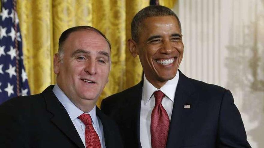 Barack Obama entrega a José Andrés el Premio Nacional de Humanidades de Estados Unidos.