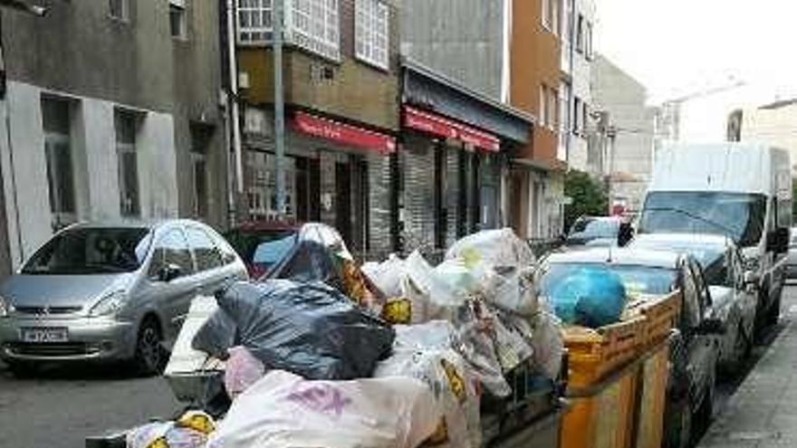 Contenedores en zona urbana.