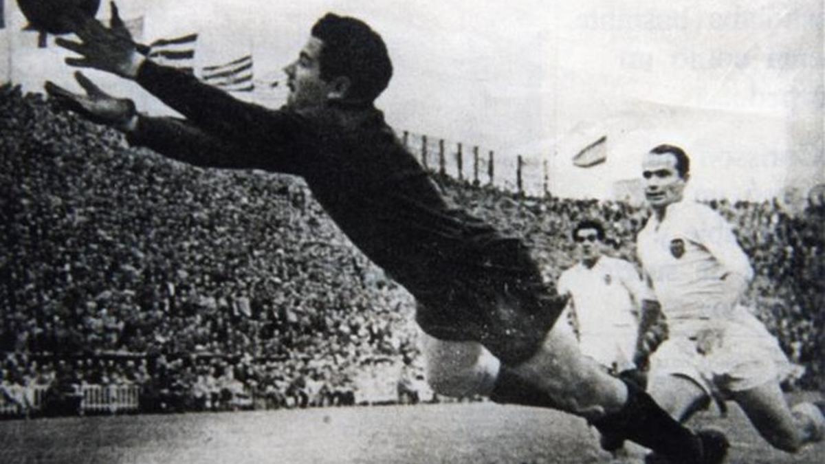 Velasco, en acción durante un partido contra el Valencia