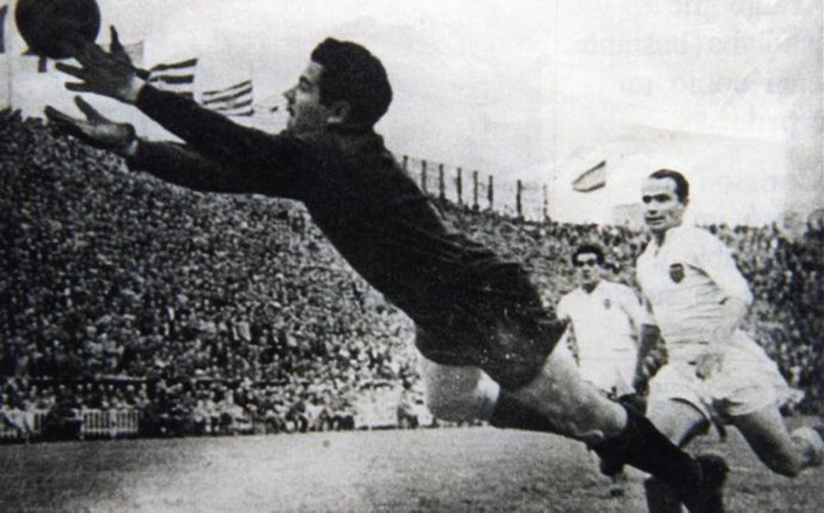 Velasco, en acción durante un partido contra el Valencia