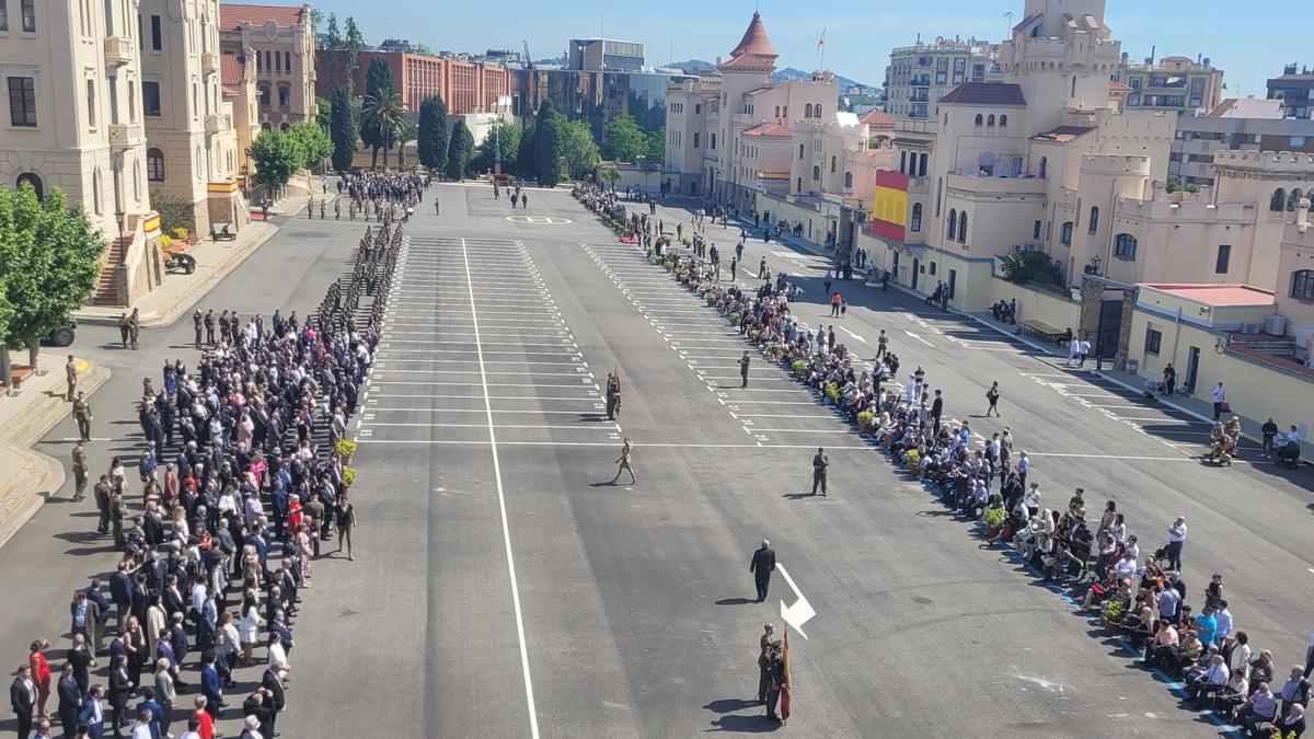 Pla general de la jura de bandera organitzada a la caserna del Bruc de Barcelona