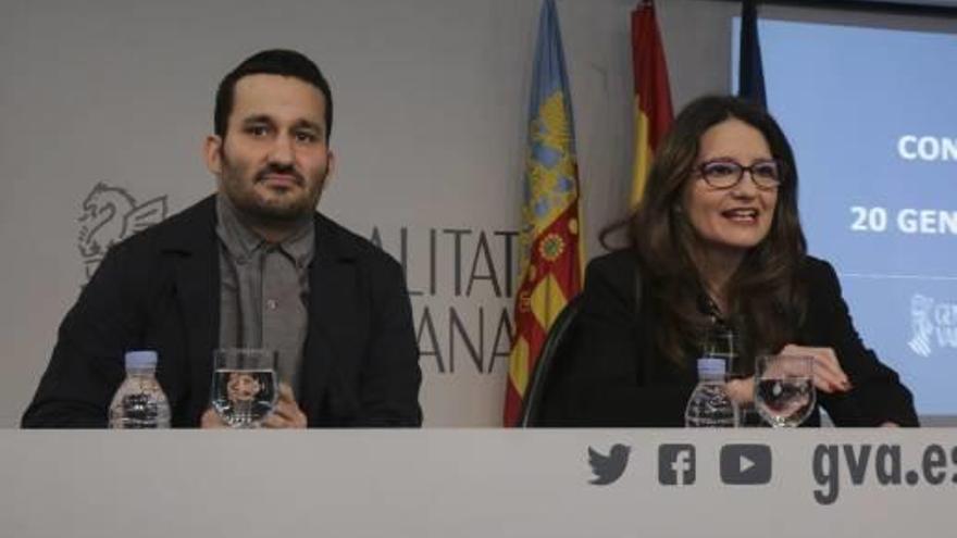 Vicent Marzà y Mónica Oltra, tras el pleno del Consell de ayer.