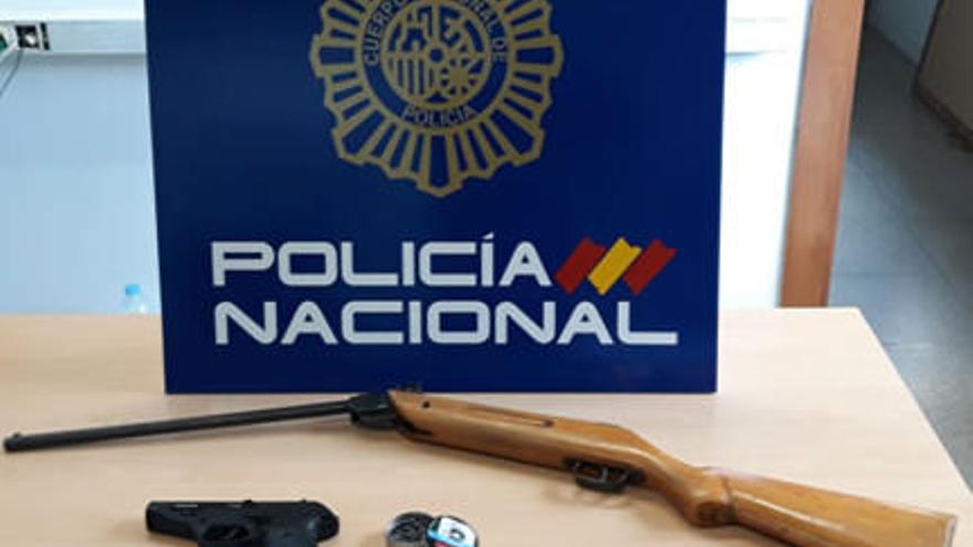 Arma aprehendida por la Policía.