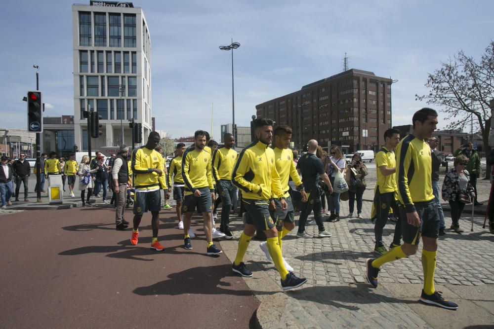 Liverpool se tiñe de amarillo