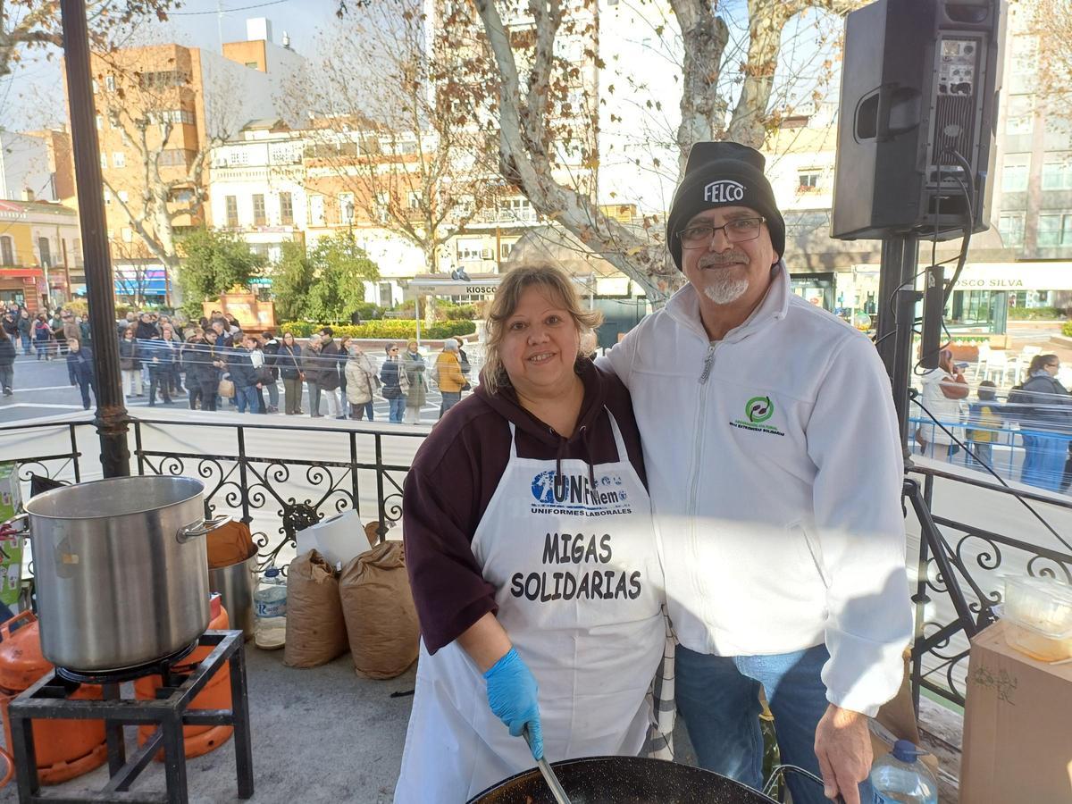 El Paseo de San Francisco de Badajoz acoge la XIII edición de las Migas Solidarias.