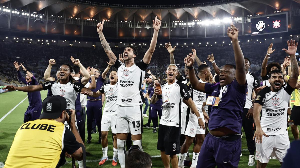 Memphis Depay le da la Copa de Brasil al Corinthians