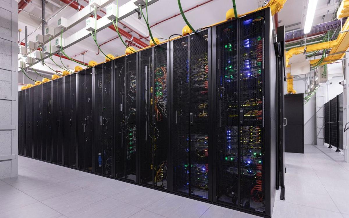 Interior de un centro de datos de Adam