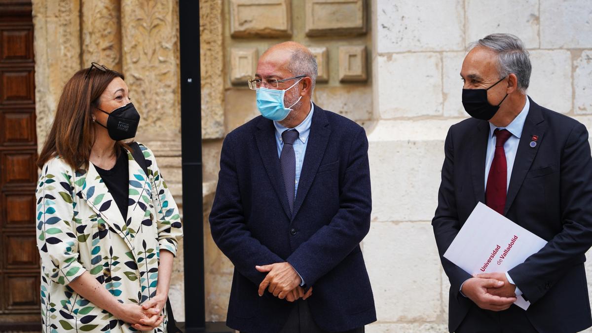 El vicepresidente de Castilla y León, Francisco Igea, centro, en el acto conmemorativo del Día de Europa, organizado por la Universidad de Valladolid.