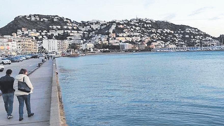 Roses refarà les platges erosionades pel temporal, a l’espera de l’espigó submergit