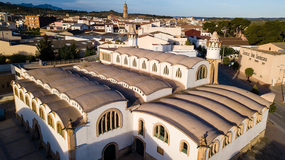 El Celler Cooperatiu de Gandesa, una de las llamadas “catedrales del vino” diseñadas por el arquitecto Cèsar Martinell.