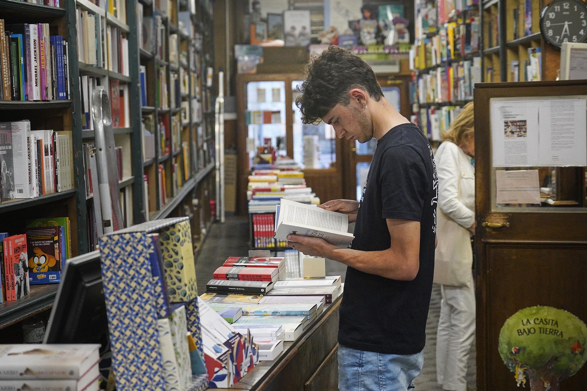 Darrer dia de la llibreria Geli al carrer de l'Argenteria