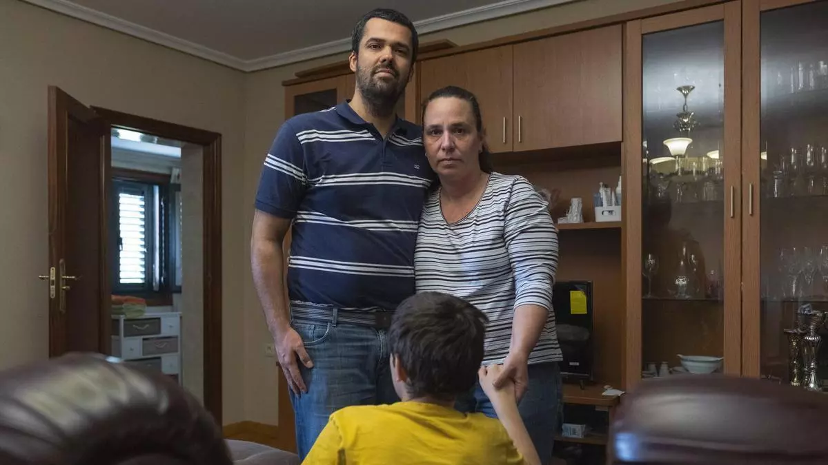 Los padres de un niño con autismo, a los que una jueza dio la razón, piden a la Xunta que revise el caso tras una valoración «errónea» que rebajó el grado de dependencia