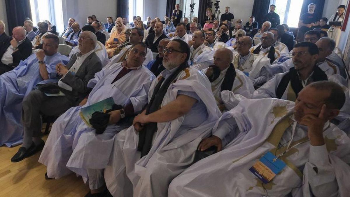 Asistentes de las tribus saharauis a la III Conferencia Internacional por el diálogo y la paz.