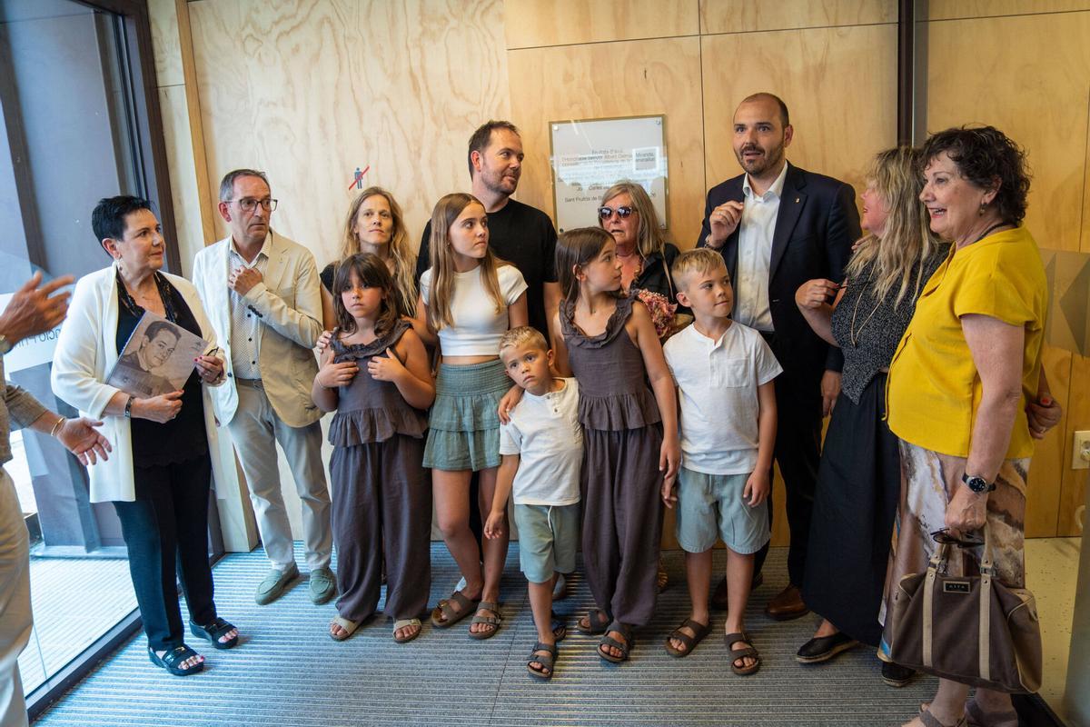 Inauguració del nou Cap de Sant Fruitós de Bages, Dr Pere Moran Medina, amb familiars i el conseller de presidència Albert Dalmau