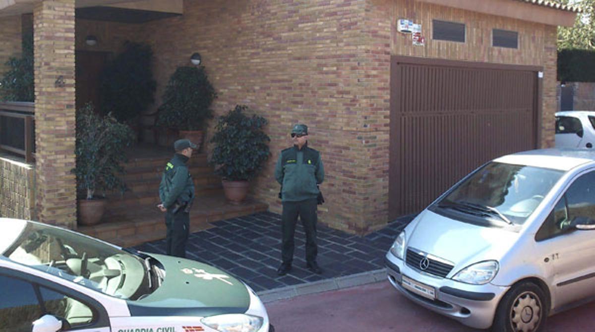 Registren el domicili de Josep Prat a Tarragona, mentre el seu advocat, Javier Melero, entra i surt de la casa