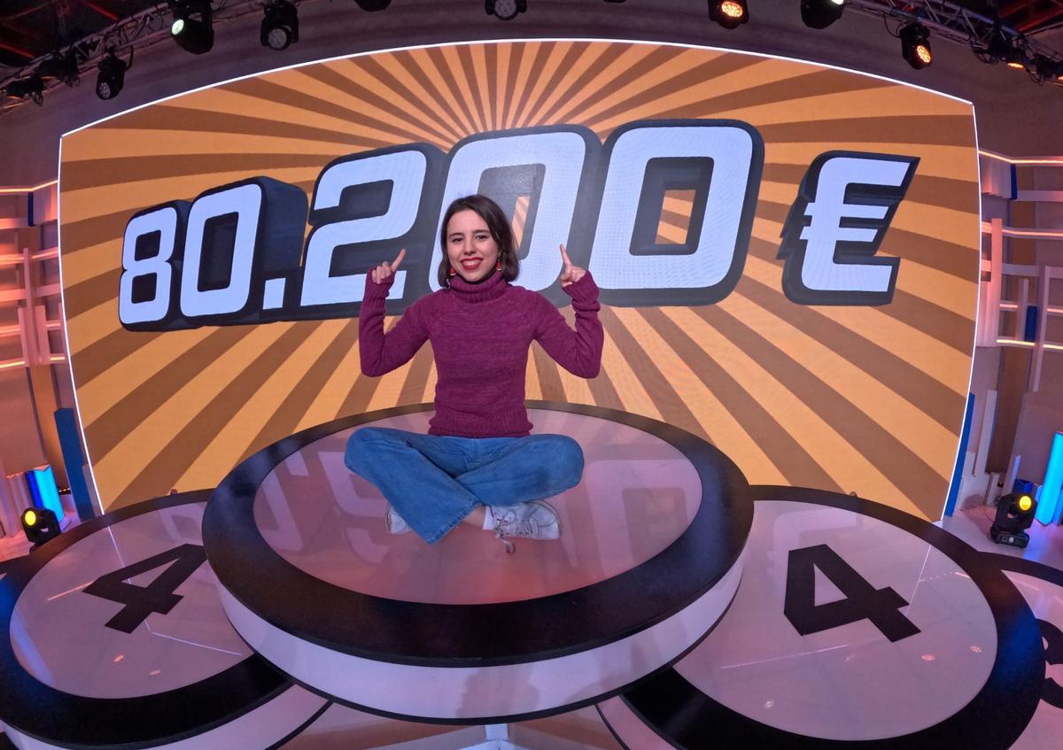 Alba Navajas, ayer, tras llevarse el bote de 'Atrápame si peudes'