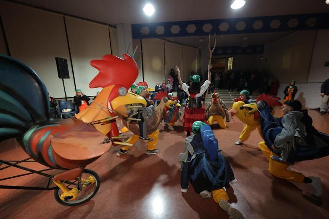 ¿Qué hacen un haca, nueve gallinas y un 'porquet' en el Grau de Castelló por Sant Antoni?