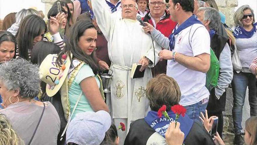 Peñíscola honra a Sant Antoni con la romería