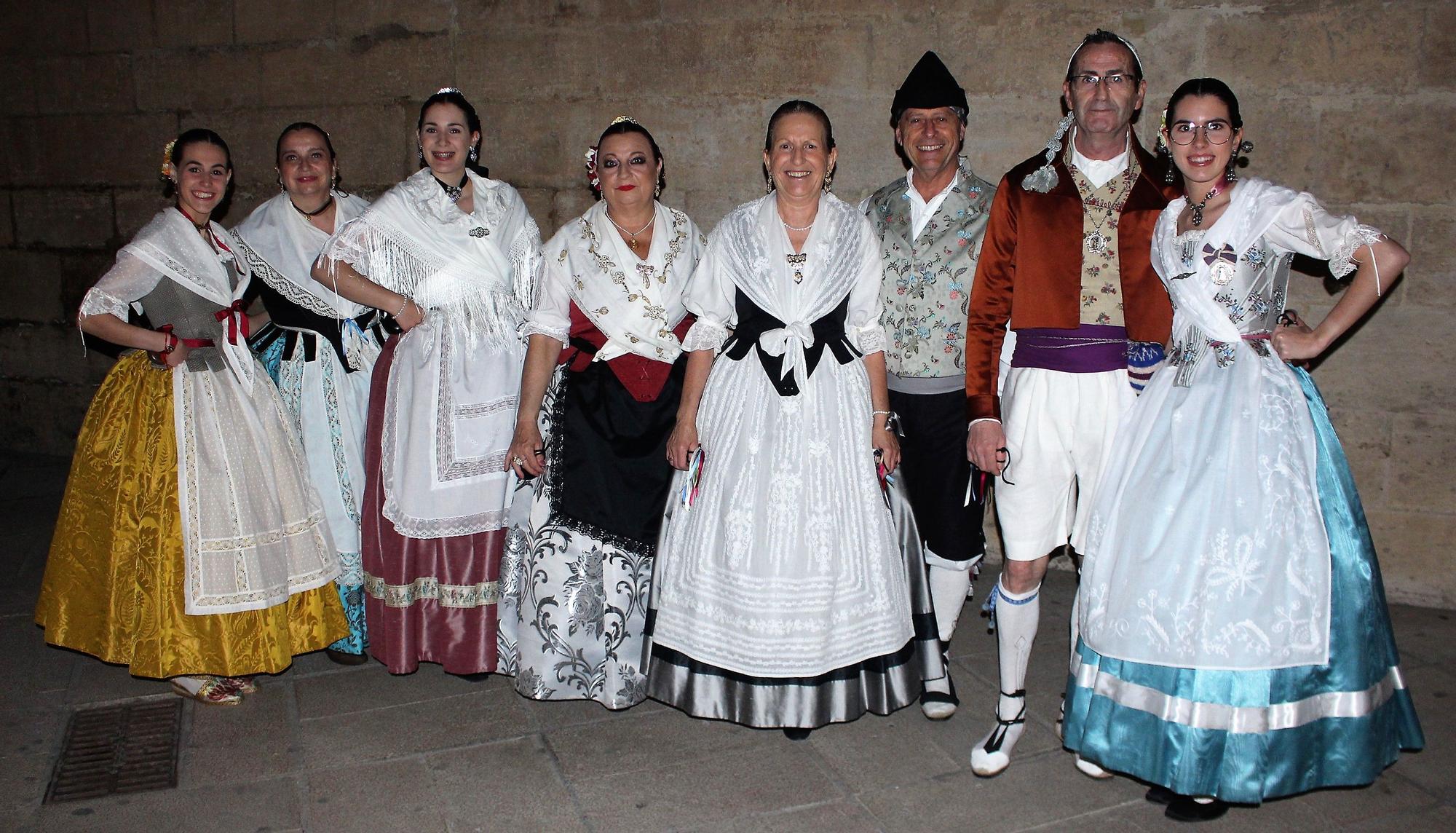 Búscate en los cuadros de baile de las comisiones en la "Dansà de les Falles"