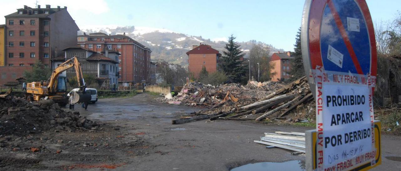 Trabajos de demolición del viejo barrio de Oñón, en 2009.