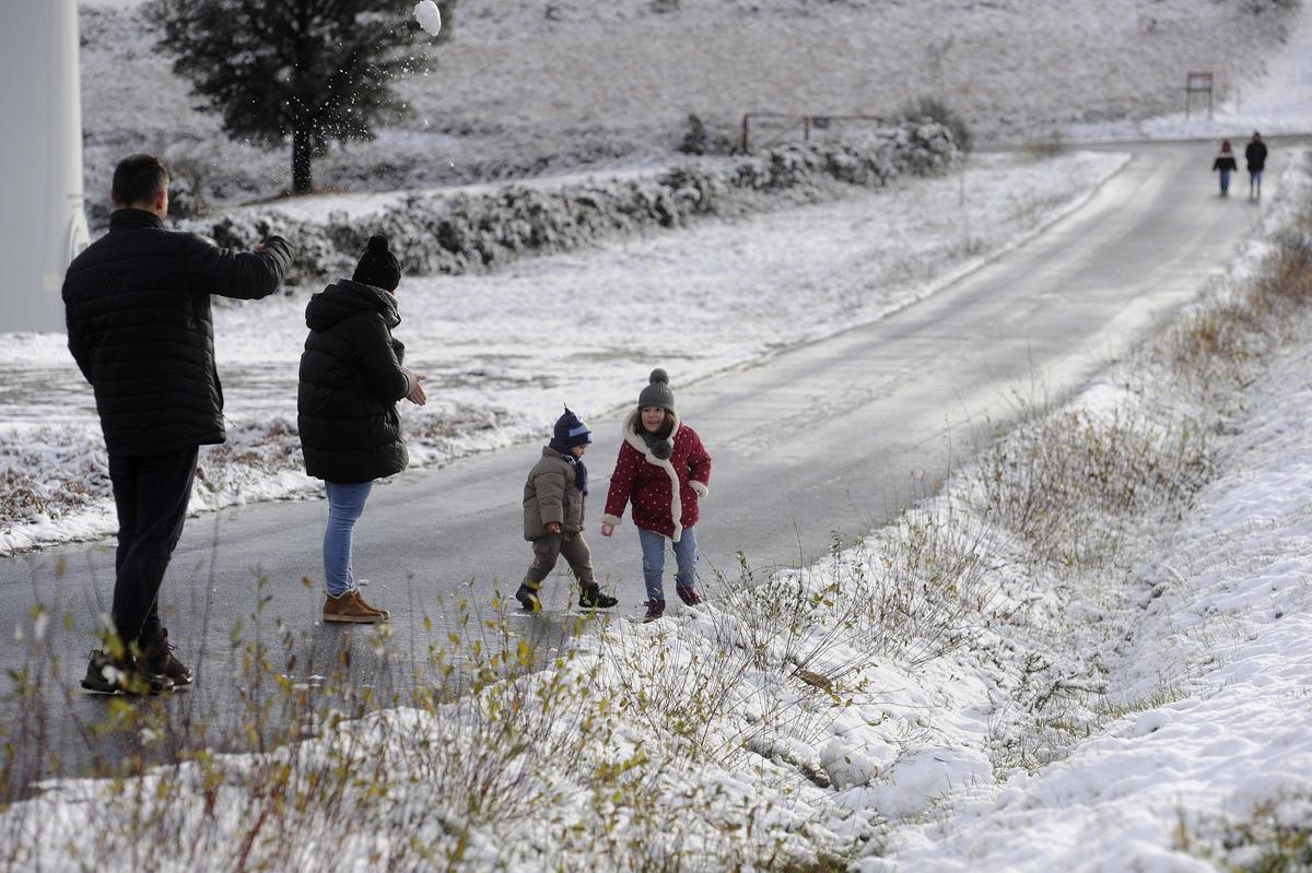 Nieva en las cúspides de Galicia