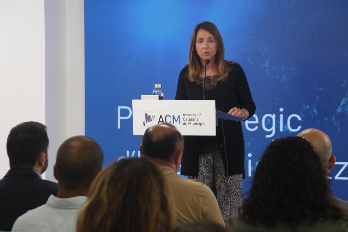 Meritxell Budó, presidenta de la Associació Catalana de Municipis, presenta el Plan de Internacionalización del ente.