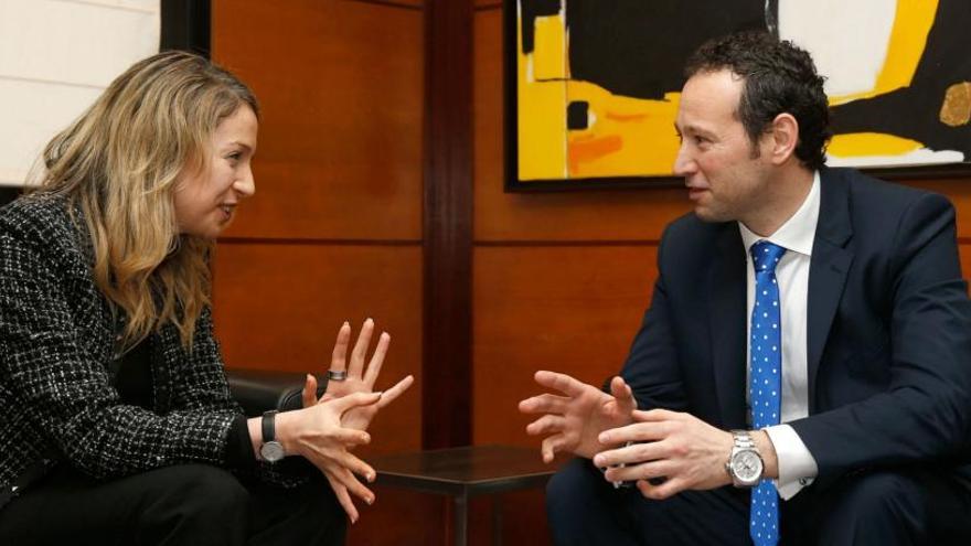 Edelmira Barreira y Guillermo Martínez, durante su reunión de esta mañana.